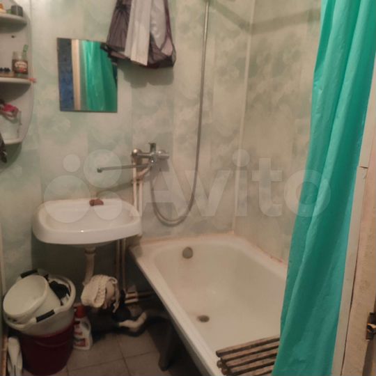 Комната 9 м² в 4-к., 1/3 эт.