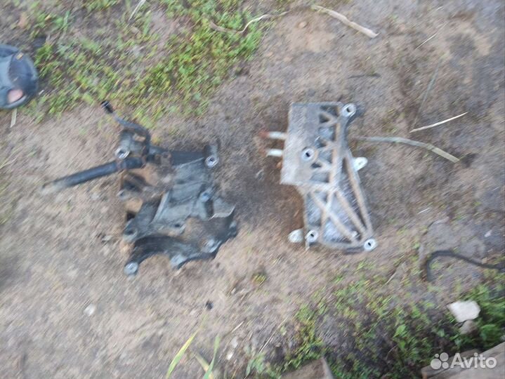 Кронштейн генератора d4ea