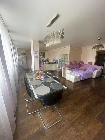 4-к. квартира, 142 м², 7/9 эт.