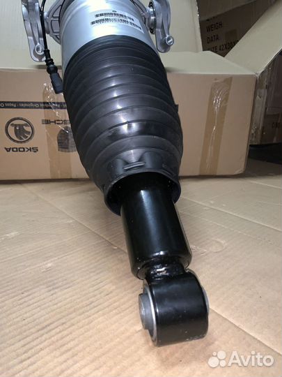 Пневмостойка задняя правая VW Touareg 2 NF 7P