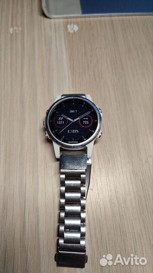 Умные часы Garmin Fenix 5s plus