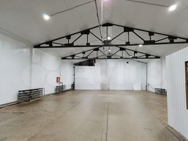 Склад, 835 м²