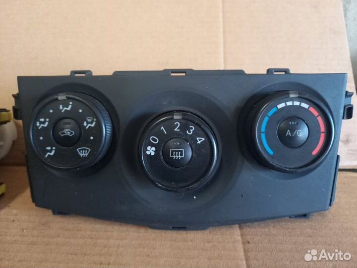 Блок управления климат-контролем Toyota Corolla