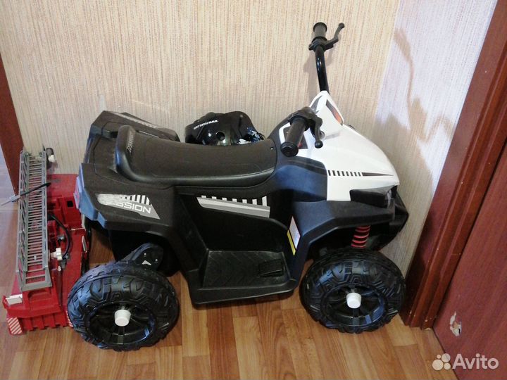 Детский электромобиль бу