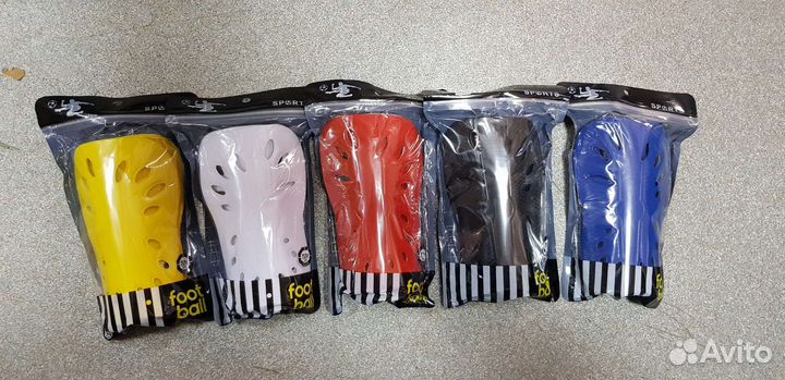 Щитки футбольные