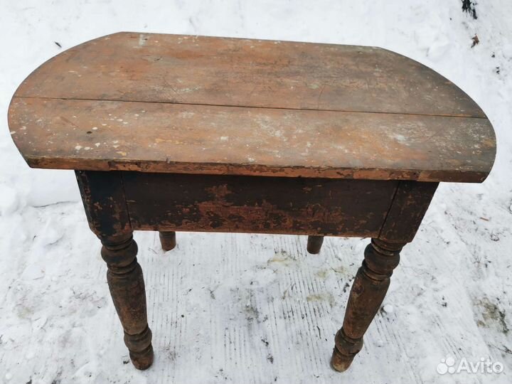 Старинный круглый стол