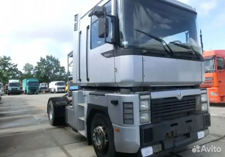 Pазбираем грузовик Renault Magnum II 1996-2001