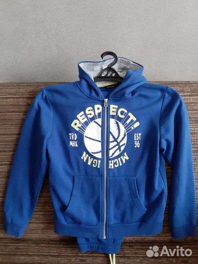 Спортивный костюм на подростка