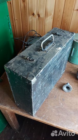 Чемодан из дерева, сундук