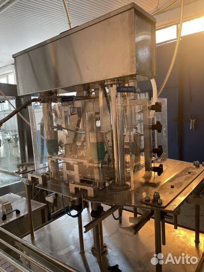 Розлив газ воды и лимонада