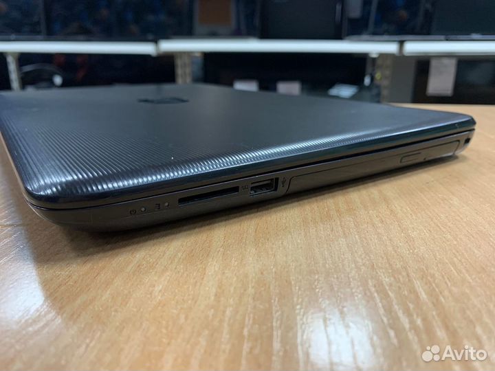 HP/i5 7200/4GB/AMD R5 M330/1000GB/15.6