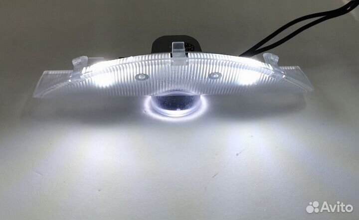 Подсветка дверей с логотипом Mitsubishi