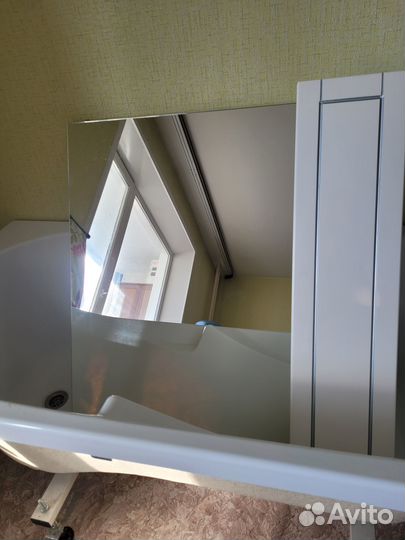 Зеркало со шкафчиком в ванную