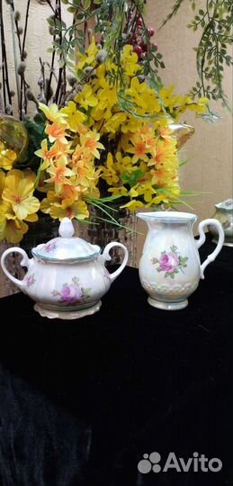 Сахарница и молочник 