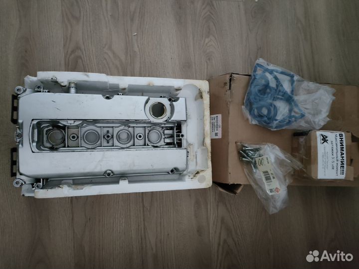 Крышка клапанов аллюминиевая б/у с прокладкой