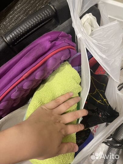 Пакет с детскими вещами и игрушками