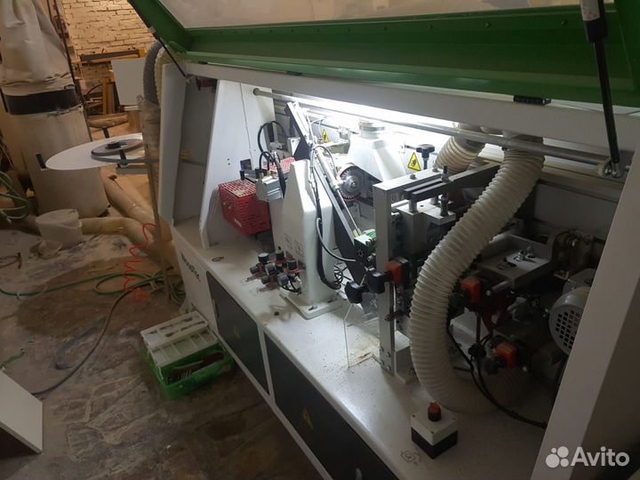 Кромкооблицовочный станок с прифуговкой