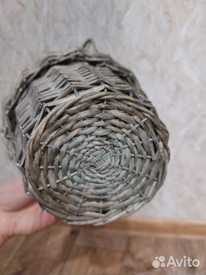 Кашпо плетеное с металлической ручкой