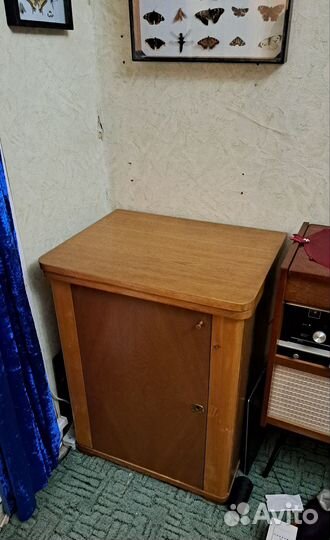 Швейная тумбочка с машинкой веритас