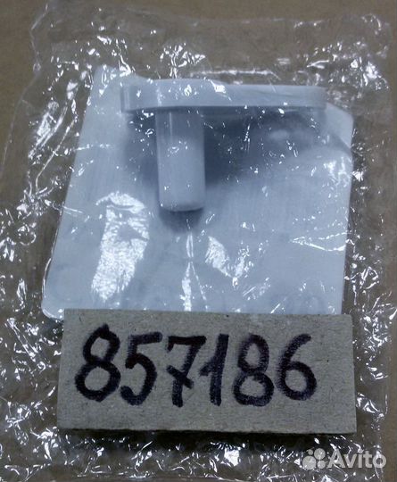 Упор средний левый холодильника Indesit C00857186