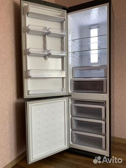 Холодильник Samsung