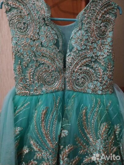 Нарядное платье на девочку