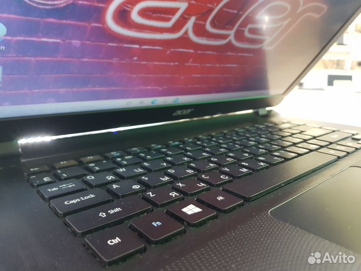 Ноутбук Acer ES1-522 15.6