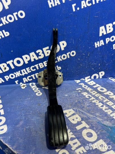 Педаль газа Renault Duster кроссовер 2014