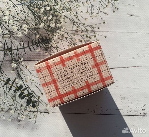 Neom парфюмированная свеча