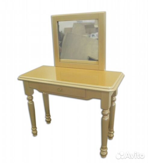 Туалетный столик 