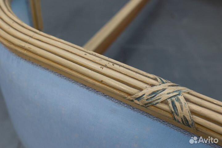 Старинная двуспальная кровать в стиле классицизм