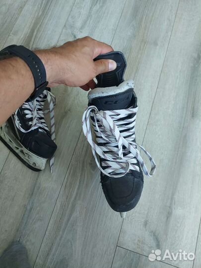 Коньки хоккейные CCM taks 9068 размер 5ее