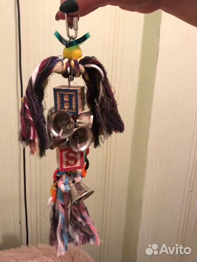 Игрушка для попугая