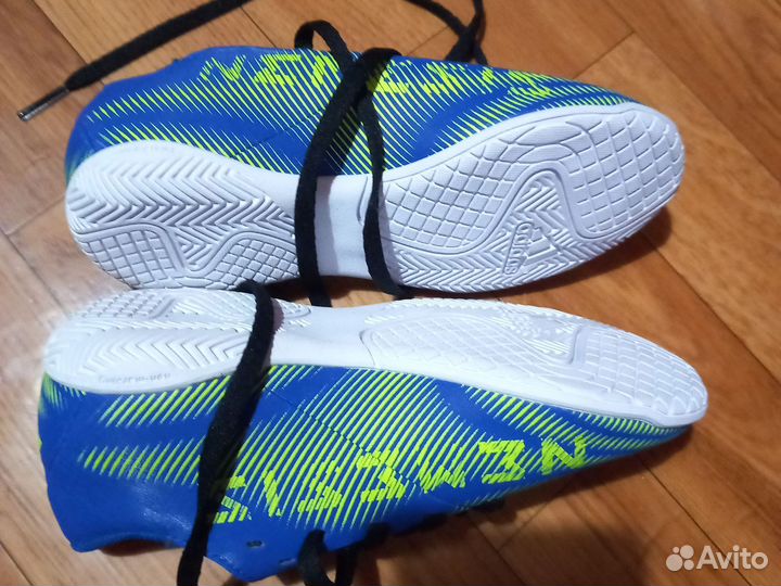 Футзалки новые Adidas Nemeziz