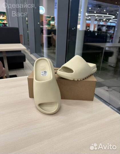 Шлепанцы слайды Adidas yeezy slide