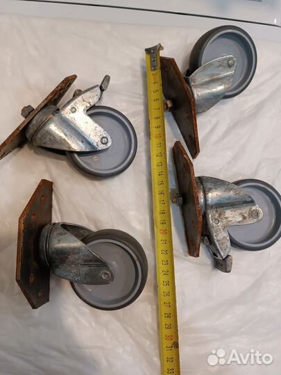 Колëса для мебели или тележки