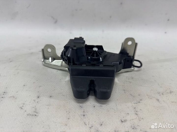 Замок двери багажника Mercedes-Benz Cla C118