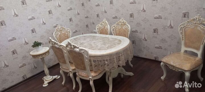 Столы и стулья