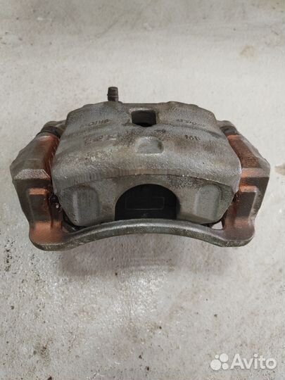 Тормозной суппорт передний правый kia optima 4