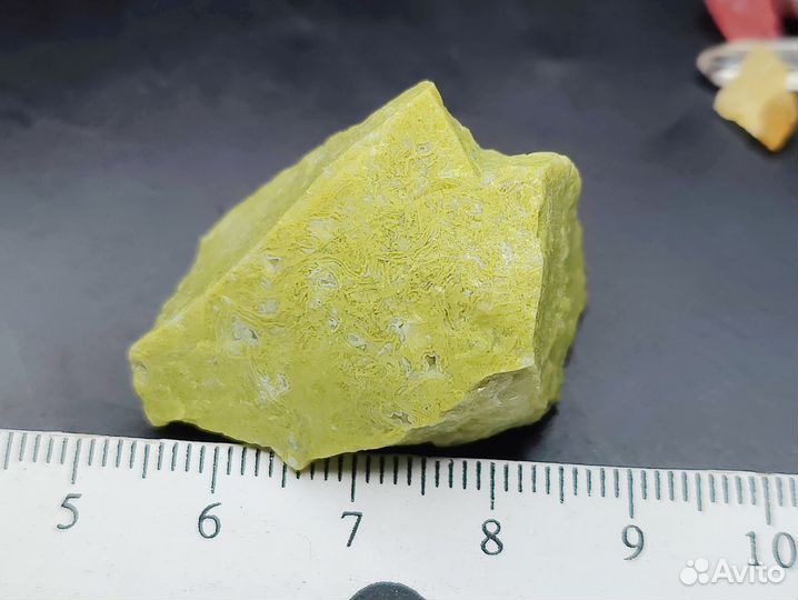 Фисташковый опал. Природный