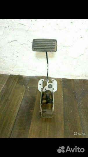 Педаль тормоза на Хонда Аккорд 7