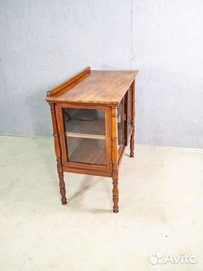 Антикварный чайный столик из ореха