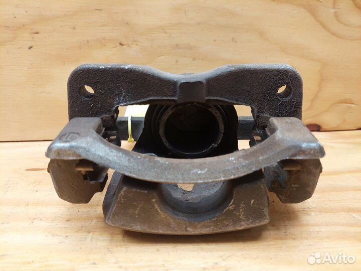 Суппорт передний левый Toyota Vitz KSP90 1krfe