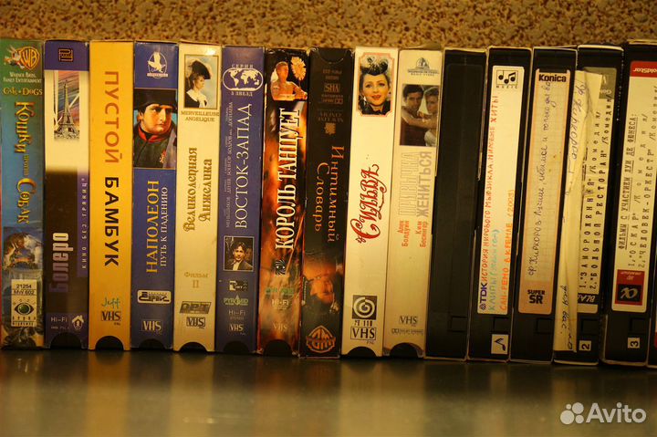 Видеокассеты VHS с фильмами и музыкой