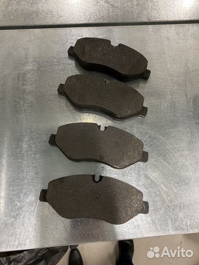 Комплект колодок тормозных A9064211600/A0064208420