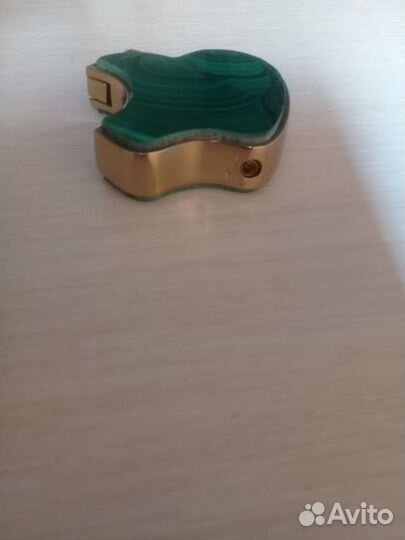 Подарок Газовая зажигалка Яблоко из малахита