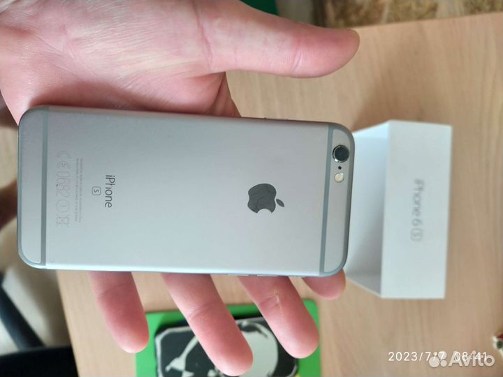 Телефон iPhone 6s