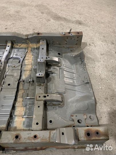 Балка кузова поперечная передняя Toyota Town Ace