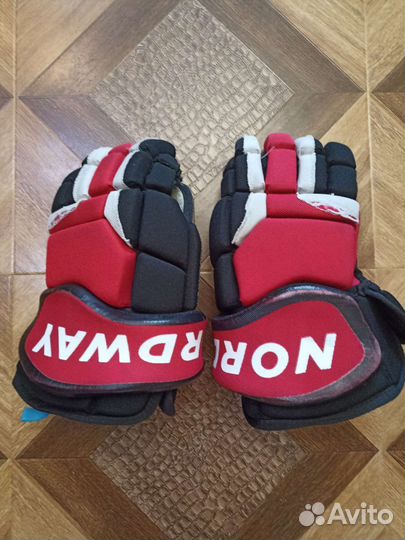 Краги хоккейные