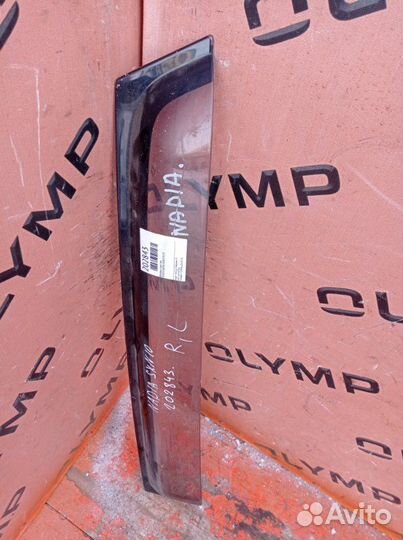 Ветровик задний левый Toyota Nadia SXN10 3S-FE